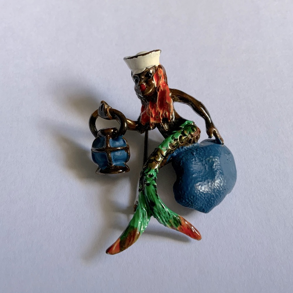 Vintage enamel metal red headed mermaid pin.🧜‍♀️